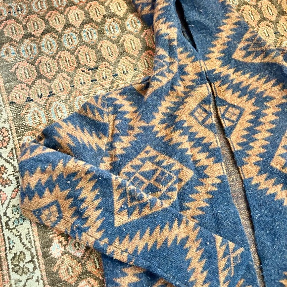 Geometric Patterned Hooded Sweater - Picture 2 of 6